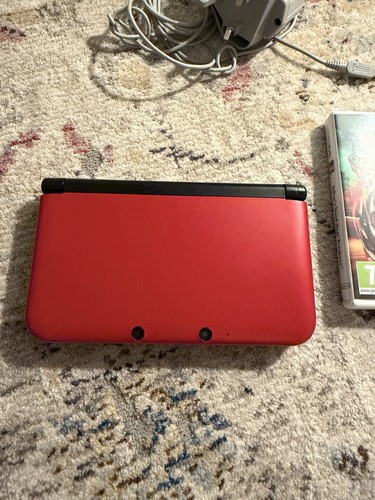Roter nintendo 3ds mit - roter,